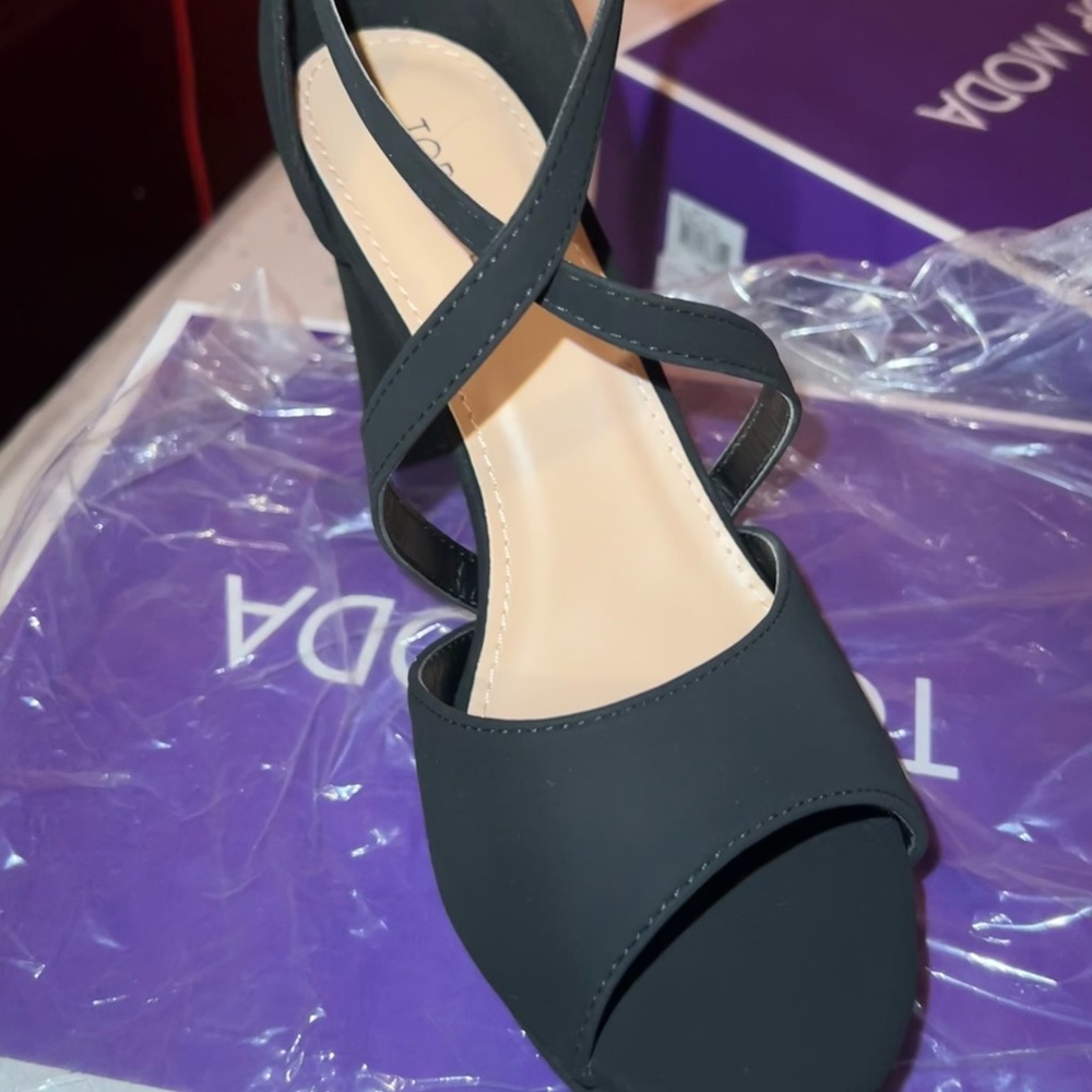 Block heel sandal